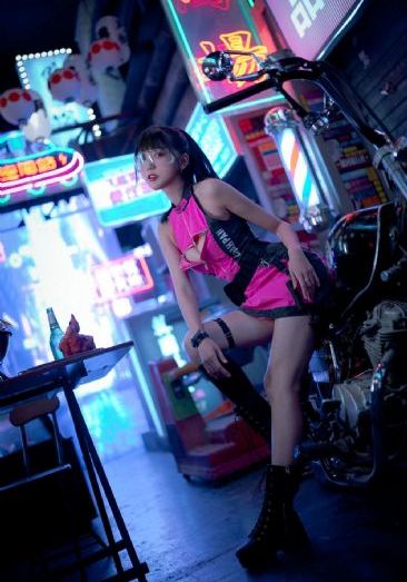 欧美正装金发美女图片_720神马在线观看