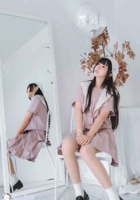 日韩国美女车模图片_BD英语电影完整版