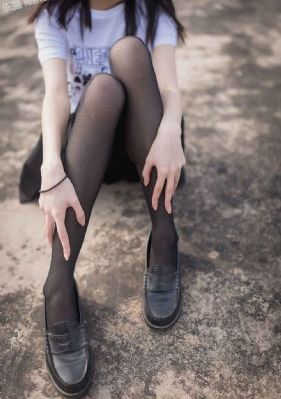 欧美街头潮人街拍女_4K在线播放观看