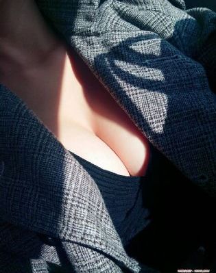 欧美西装女街拍_超清免费在线播放