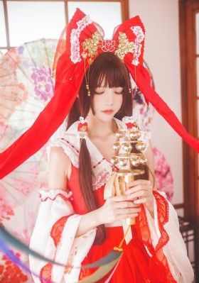 欧美女星紫色鞋街拍_BD免费全集观看